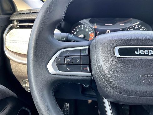 Used 2022 Jeep Compass Latitude w/ Sun and Sound Group AWD/4WD image 16
