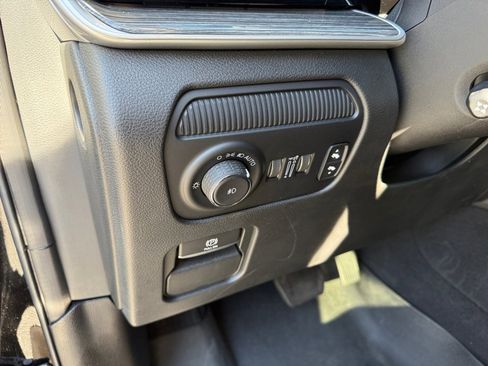 Used 2022 Jeep Wagoneer Series III image 36