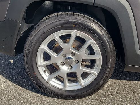 Certified 2020 Jeep Renegade Sport w/ Sport Appearance Group FWD image 6