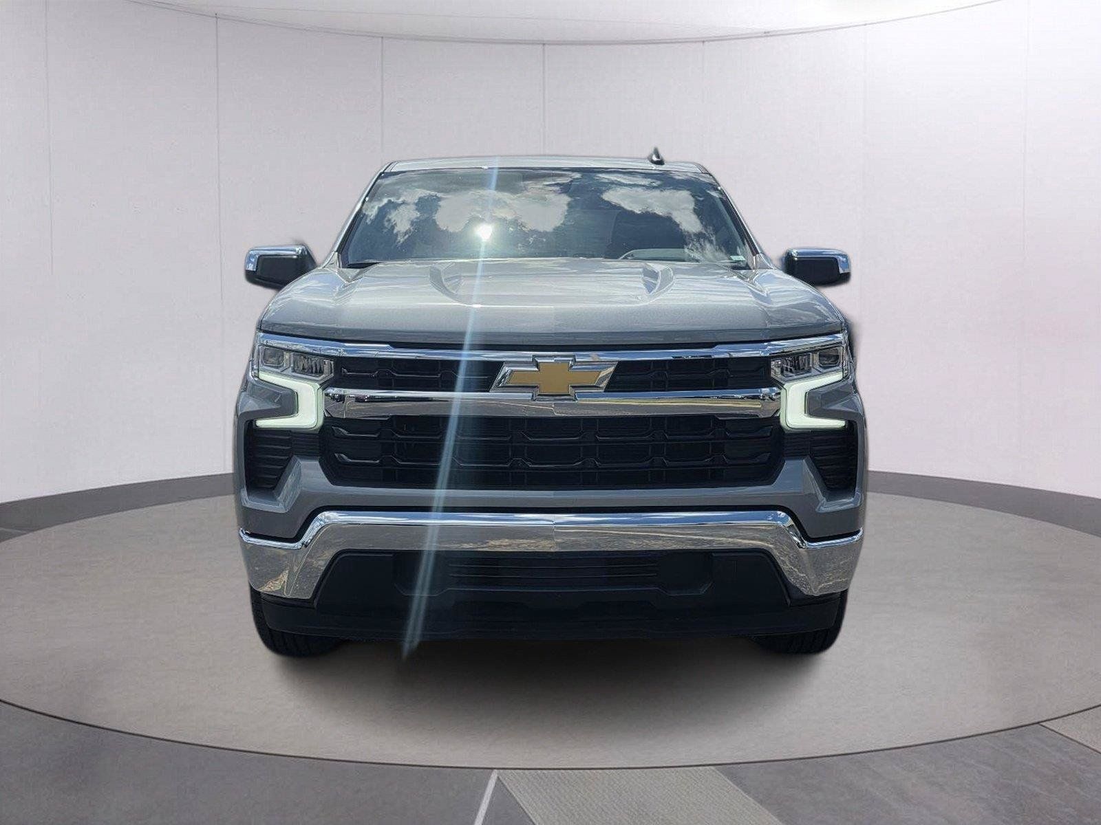 Used 2025 Chevrolet Silverado 1500 LT RWD image 2