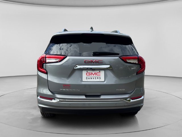 Used 2024 GMC Terrain Denali w/ Denali Premium Package AWD/4WD image 4