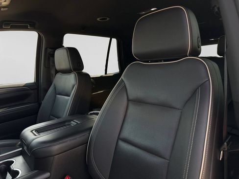 Used 2024 GMC Yukon SLT AWD/4WD image 23