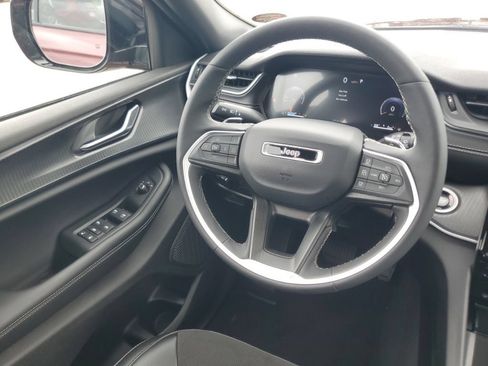 Used 2024 Jeep Grand Cherokee Altitude AWD/4WD image 7