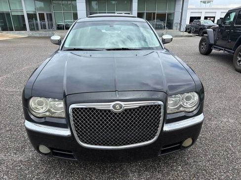 Used 2010 Chrysler 300 C RWD image 2