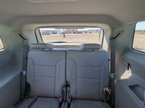 Used 2023 GMC Acadia SLT w/ Technology Package image 12