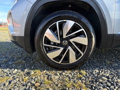 Used 2024 Volkswagen Atlas SE image 27