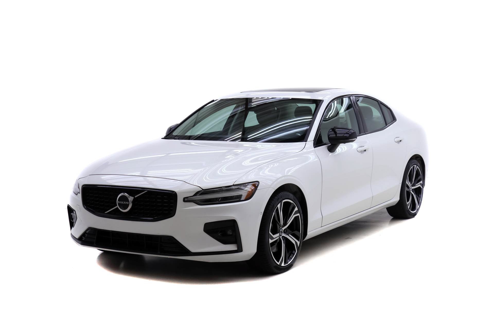 Used 2024 Volvo S60 B5 Plus FWD image 1