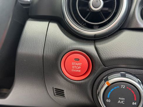 Used 2017 FIAT 124 Spider Abarth RWD image 21