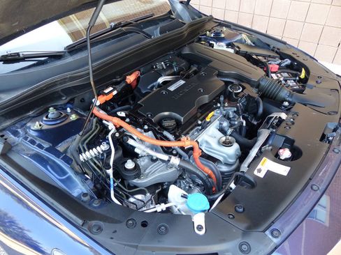Used 2019 Honda Accord Hybrid image 16