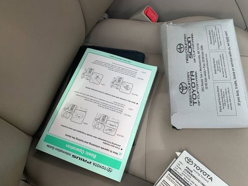 Used 2012 Toyota Prius Four w/ Deluxe Solar Roof Pkg FWD image 21