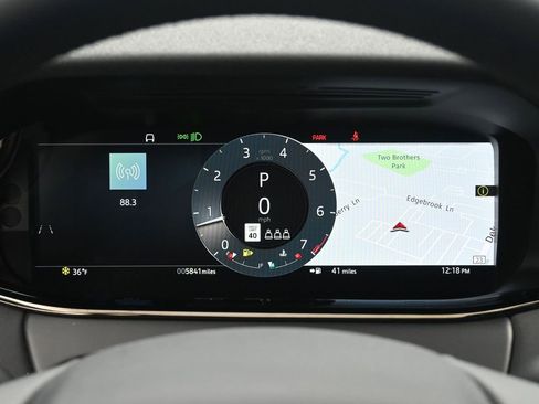 Used 2024 Land Rover Range Rover Evoque Dynamic SE image 13