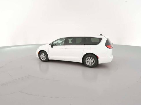 New 2026 Chrysler Pacifica Select image 7