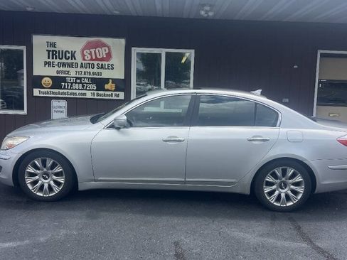 Used 2010 Hyundai Genesis 3.8 w/ Premium Navigation Pkg 3 RWD image 2