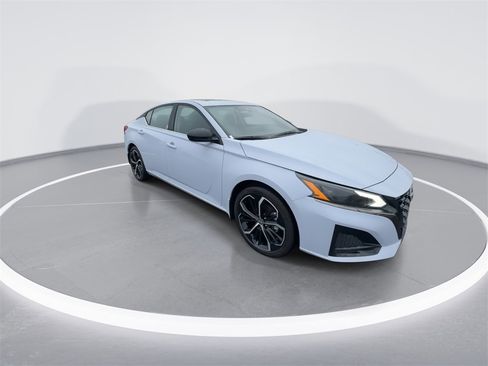 New 2025 Nissan Altima 2.5 SR image 2