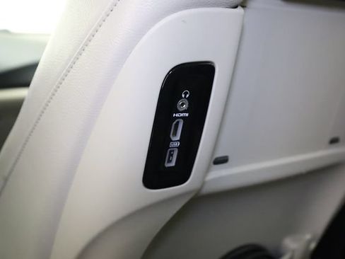 Used 2019 Chrysler Pacifica Touring-L Plus w/ Tire & Wheel Group FWD image 29