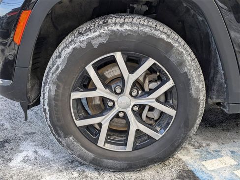 Used 2024 Jeep Grand Cherokee L Limited w/ Luxury Tech Group II image 11