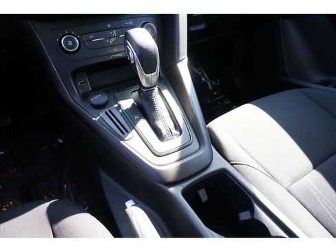 Used 2018 Ford Focus SE image 25