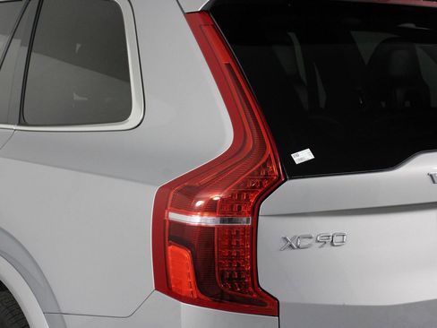 Certified 2023 Volvo XC90 B5 Core w/ Protection Package Premier AWD/4WD image 18