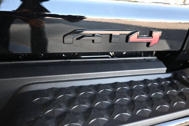 Used 2025 GMC Canyon AT4 w/ Nightfall Edition AWD/4WD image 18