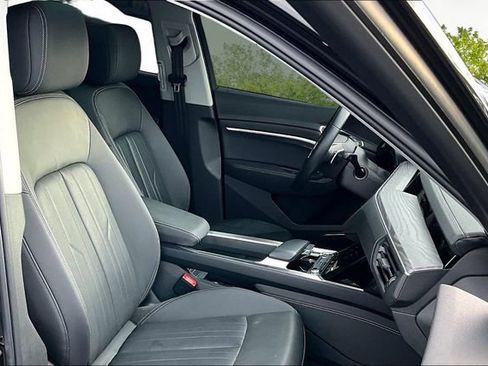 Used 2021 Audi e-tron Premium Plus w/ Premium Plus Package image 7