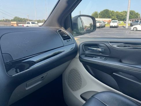 Used 2019 Dodge Grand Caravan SXT FWD image 15