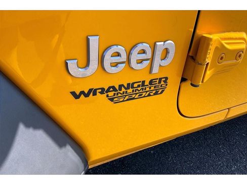 Used 2018 Jeep Wrangler Unlimited Sport S AWD/4WD image 32