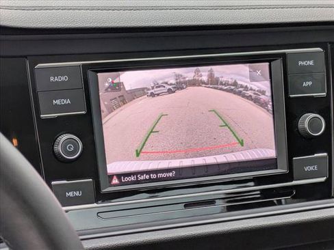 Used 2024 Volkswagen Jetta SE image 12