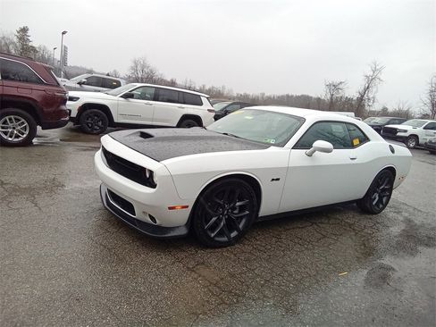 Used 2023 Dodge Challenger R/T w/ Blacktop Package image 9
