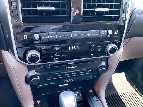 Used 2023 Lexus GX 460 Luxury w/ Sport Design Package AWD/4WD image 32