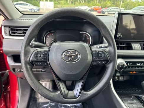 Used 2025 Toyota RAV4 XLE w/ Convenience Package FWD image 21