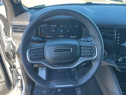 Used 2024 Jeep Wagoneer L Series II w/ Flexible Seating Group image 18