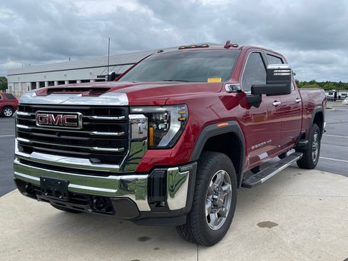 Used 2025 GMC Sierra 2500 SLT AWD/4WD image 3