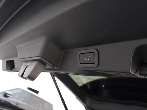 Used 2019 Land Rover Range Rover Sport SVR image 28