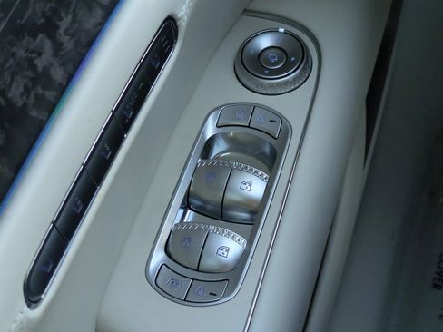 Used 2025 Genesis G90 3.5T AWD/4WD image 21