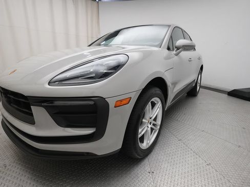 Certified 2023 Porsche Macan AWD/4WD image 1