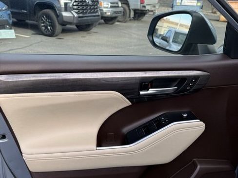 Certified 2021 Toyota Highlander Platinum image 14