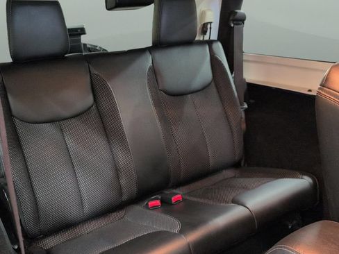 Used 2016 Jeep Wrangler Sahara w/ Dual Top Group AWD/4WD image 21