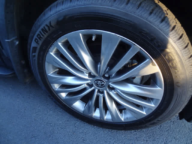 Used 2023 Toyota Highlander Platinum FWD image 16