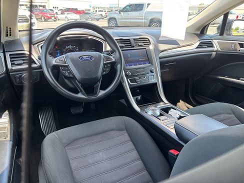 Used 2020 Ford Fusion SE FWD image 28