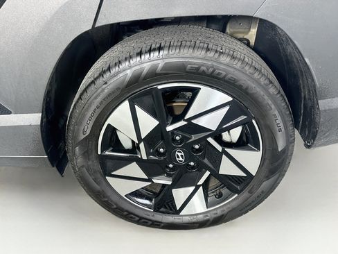 Used 2025 Hyundai Kona SEL FWD image 11