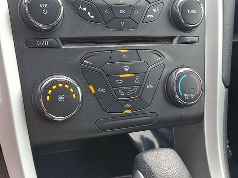 Used 2016 Ford Fusion SE w/ Equipment Group 201A FWD image 16