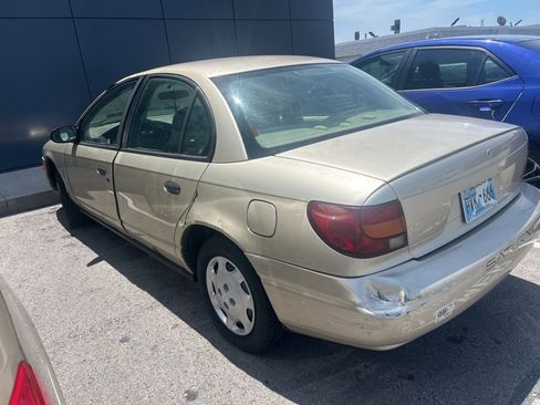 Used 2002 Saturn S-Series SL1 FWD image 3