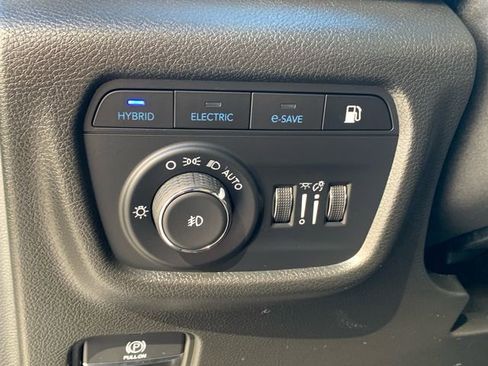 Used 2022 Jeep Grand Cherokee Limited 4xe image 28