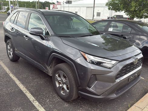 Used 2025 Toyota RAV4 XLE AWD/4WD image 3