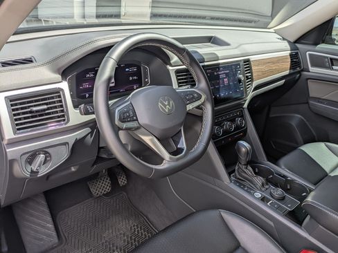 Used 2022 Volkswagen Atlas SE w/ Panoramic Sunroof Package AWD/4WD image 11