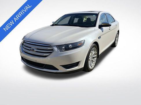 Used 2019 Ford Taurus Limited image 6