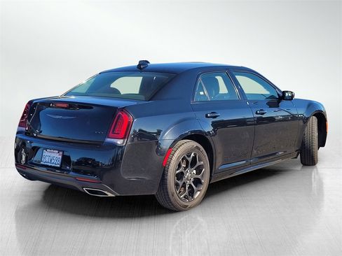 Used 2022 Chrysler 300 Touring L image 4