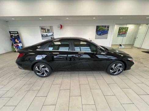 New 2026 Hyundai Elantra Limited FWD image 6