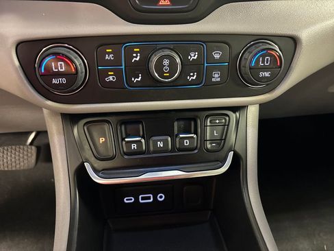 Used 2020 GMC Terrain SLE w/ Driver Convenience Package FWD image 39