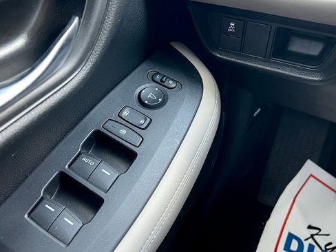 Used 2023 Honda HR-V LX image 14
